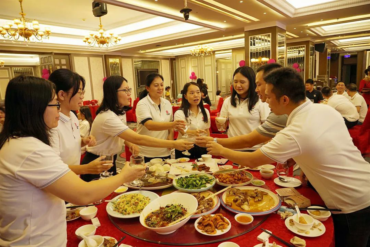 金秋九月、丹桂飄香，溫馨團聚、情滿中秋!