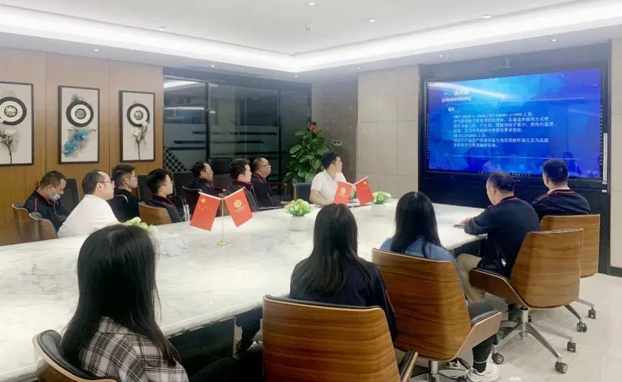 拓展專業(yè)知識(shí)，提升業(yè)務(wù)能力。