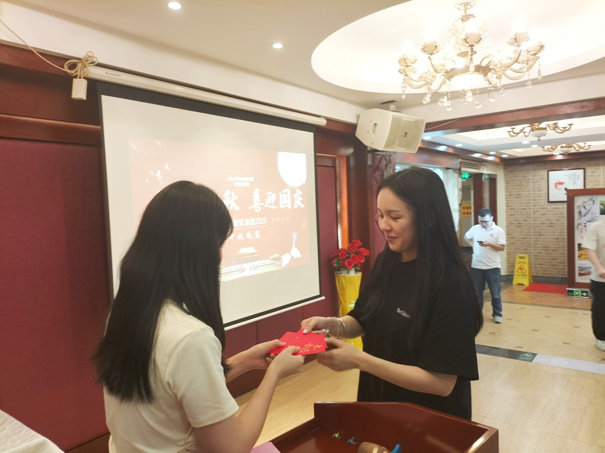 情滿中秋，雙節(jié)同慶！