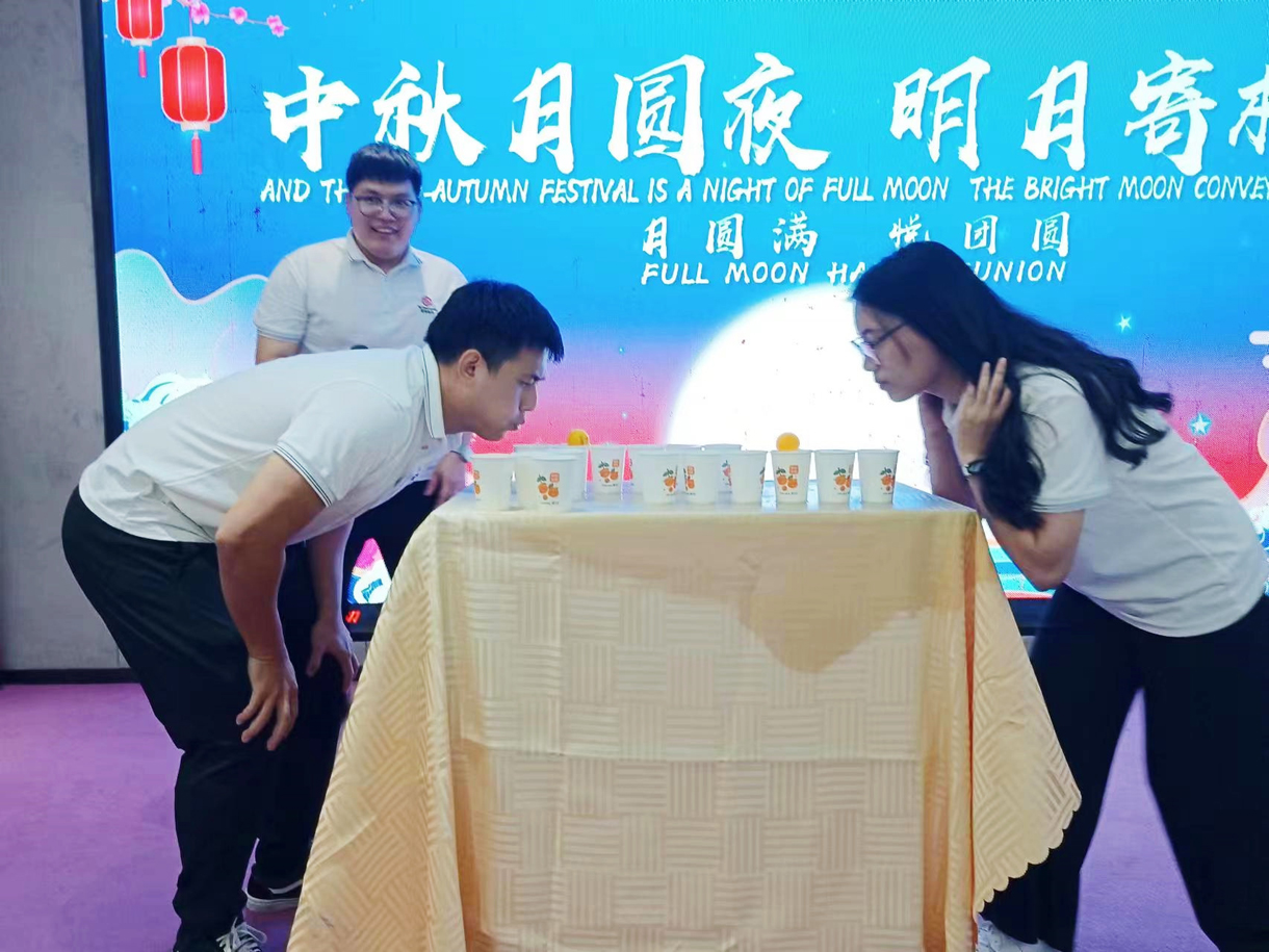 中秋團圓賞秋月、共敘嬋娟向瑤臺