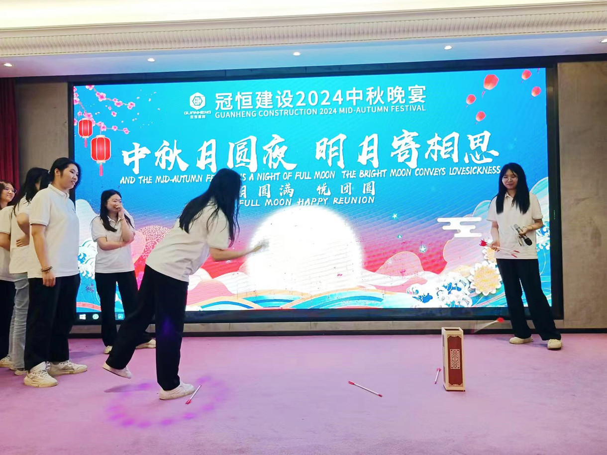 中秋團圓賞秋月、共敘嬋娟向瑤臺