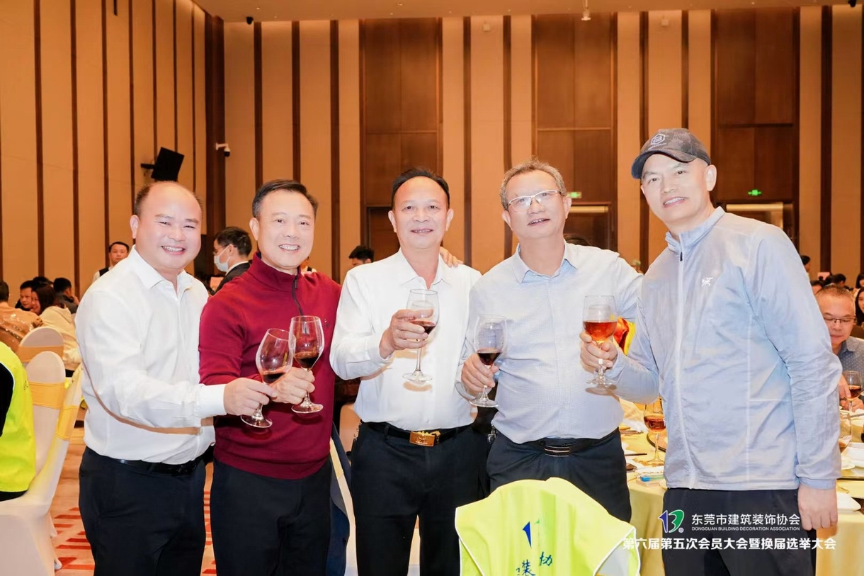 我司鄧董榮任市建筑裝飾協(xié)會(huì)會(huì)長(zhǎng)！